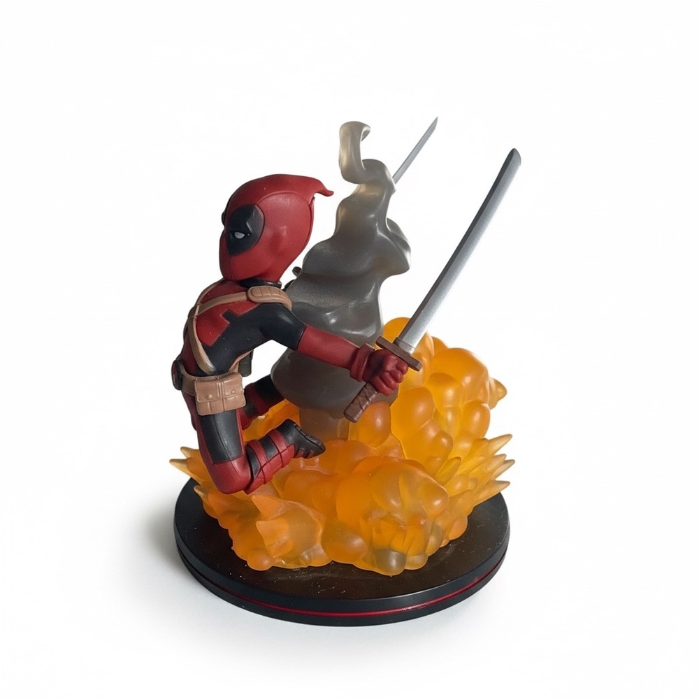 Deadpool Q-Fig Figure Loot Crate Exclusive Marvel Statue Explosion Base Katanas